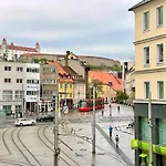 Shone Old Town 2 Bedroom Апартаменты *