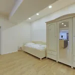 Shone Old Town 2 Bedroom Апартаменты Братислава