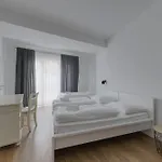 Shone Old Town 2 Bedroom * Братислава
