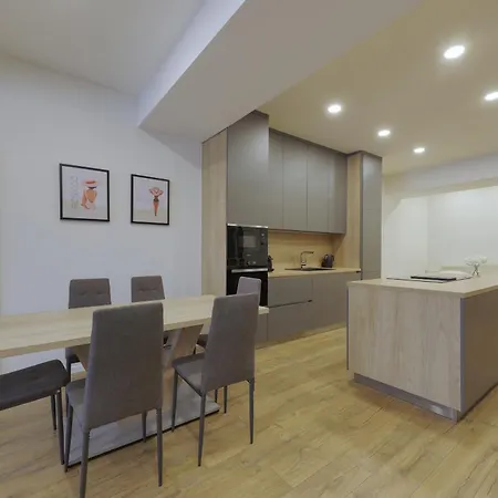 Shone Old Town 2 Bedroom * براتسيلافا