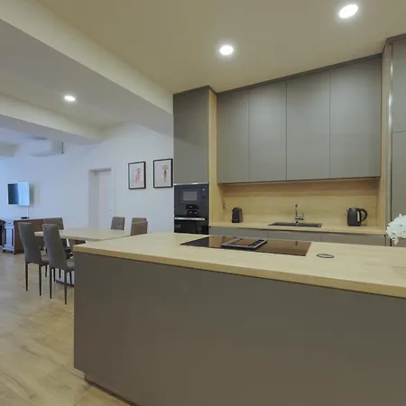 Shone Old Town 2 Bedroom Apartmán *