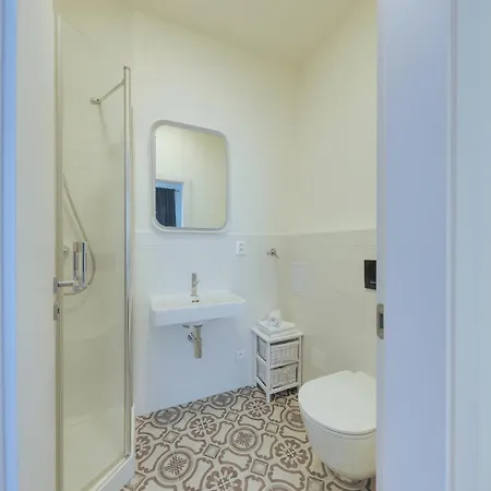 Shone Old Town 2 Bedroom Apartmán *