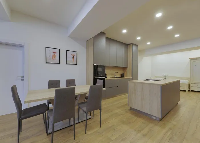 Shone Old Town 2 Bedroom * براتسيلافا