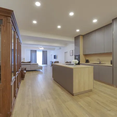 Shone Old Town 2 Bedroom ブラチスラヴァ