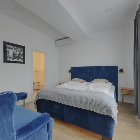 Shone Old Town 2 Bedroom ブラチスラヴァ