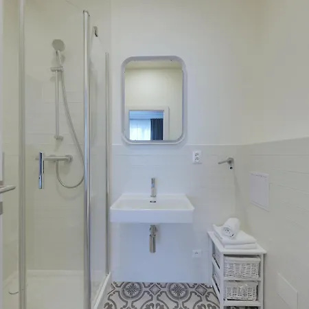 Shone Old Town 2 Bedroom ブラチスラヴァ