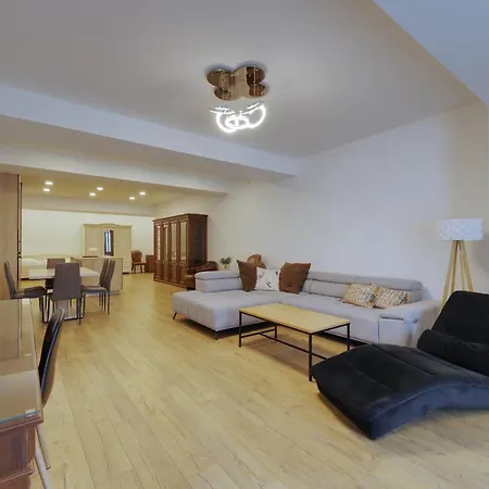 Shone Old Town 2 Bedroom Apartament
